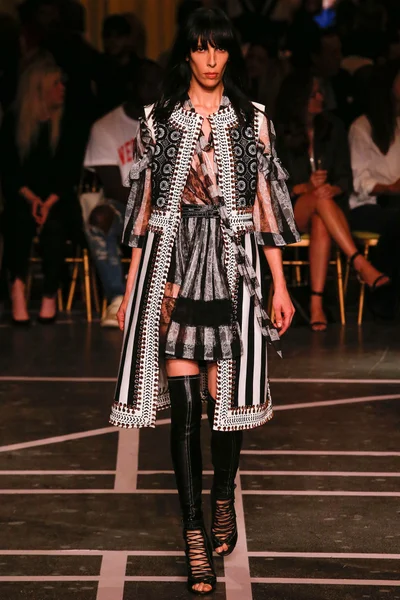 Look 10
